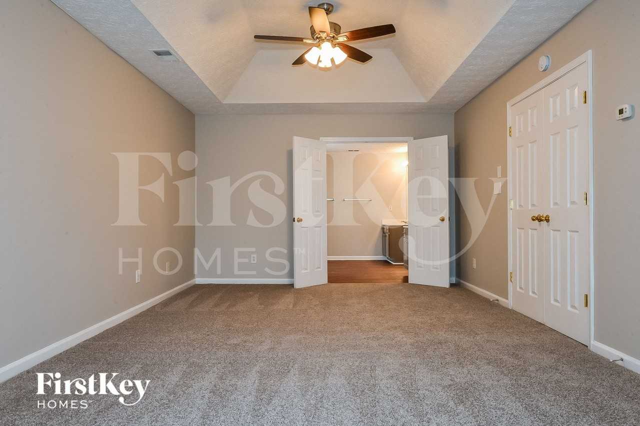 740 Winbrook Dr - Photo 6 of 15