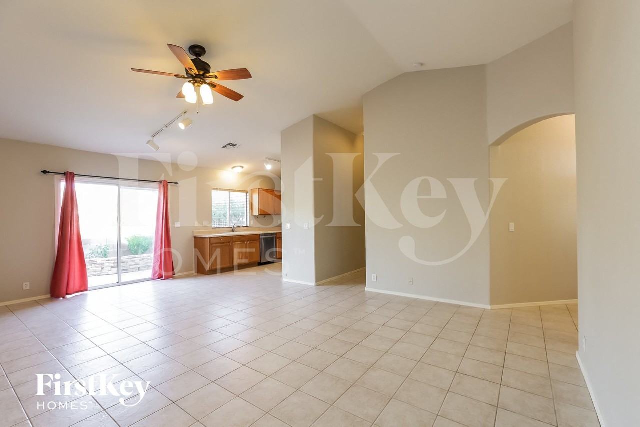 6654 E Rhodes St - Photo 3 of 15