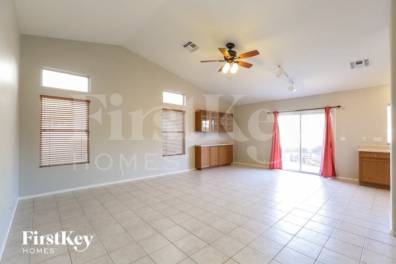 6654 E Rhodes St - Photo 4 of 15