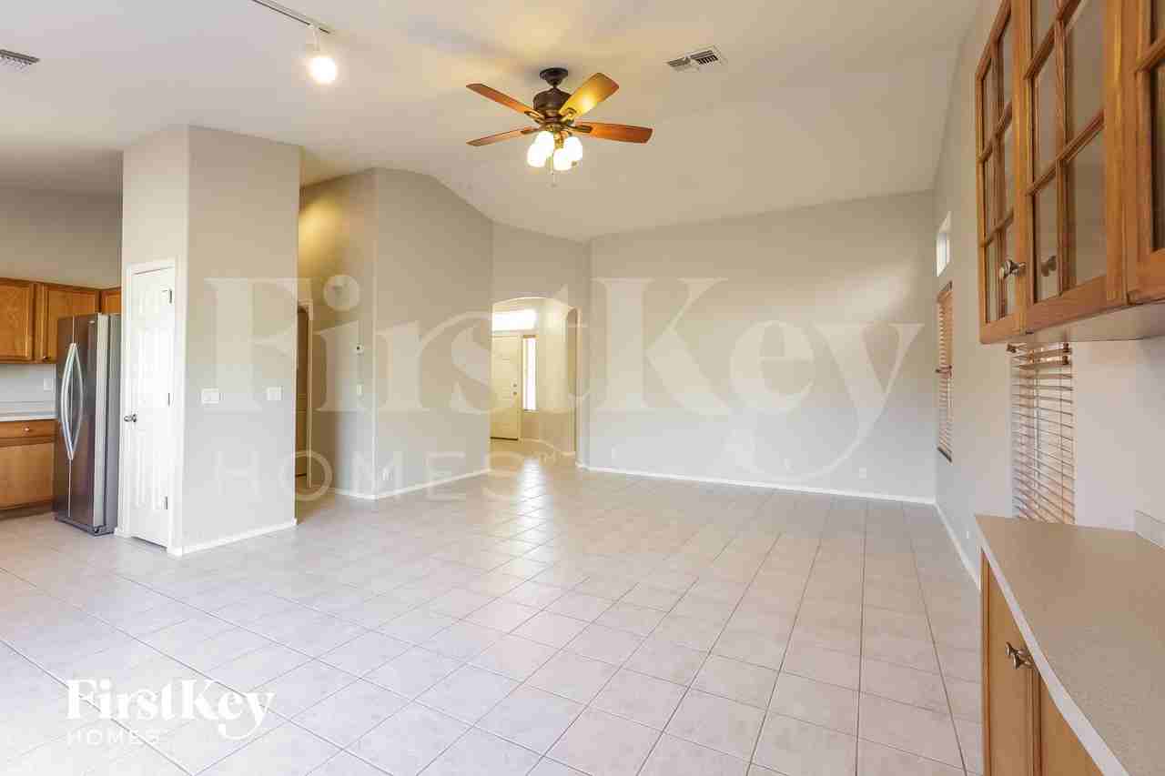 6654 E Rhodes St - Photo 5 of 15