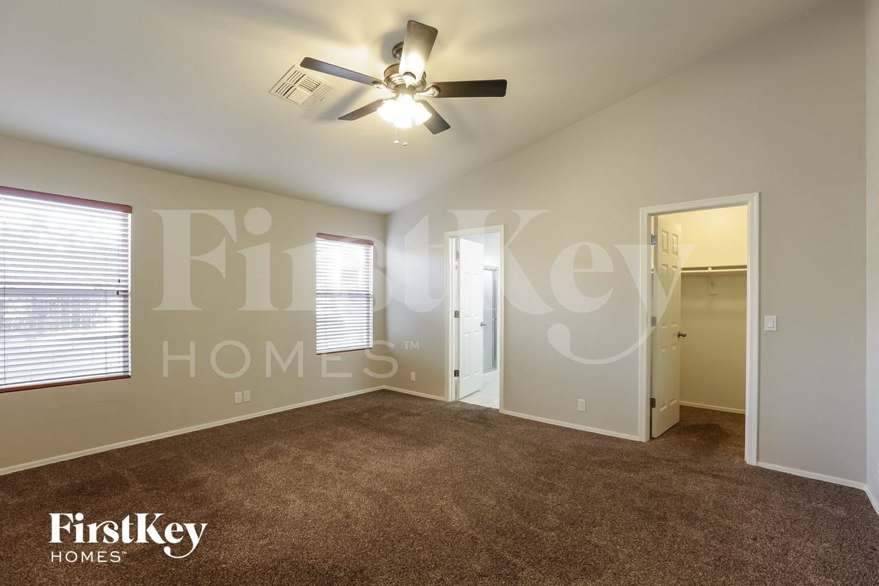6654 E Rhodes St - Photo 7 of 15