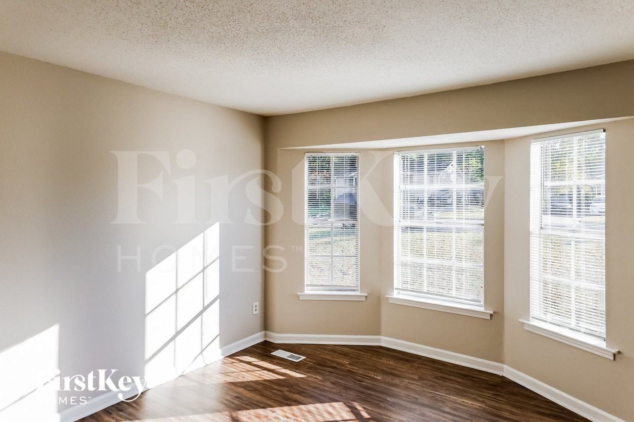 634 14th Ave Nw - Photo 3 of 15