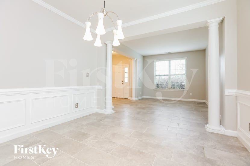 63 Sugarfield Ln - Photo 4 of 18