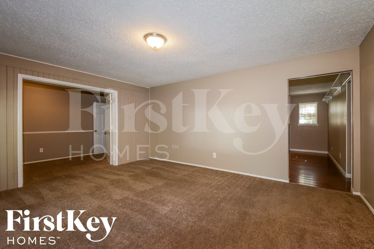 6176 Silver Fox Dr - Photo 2 of 14