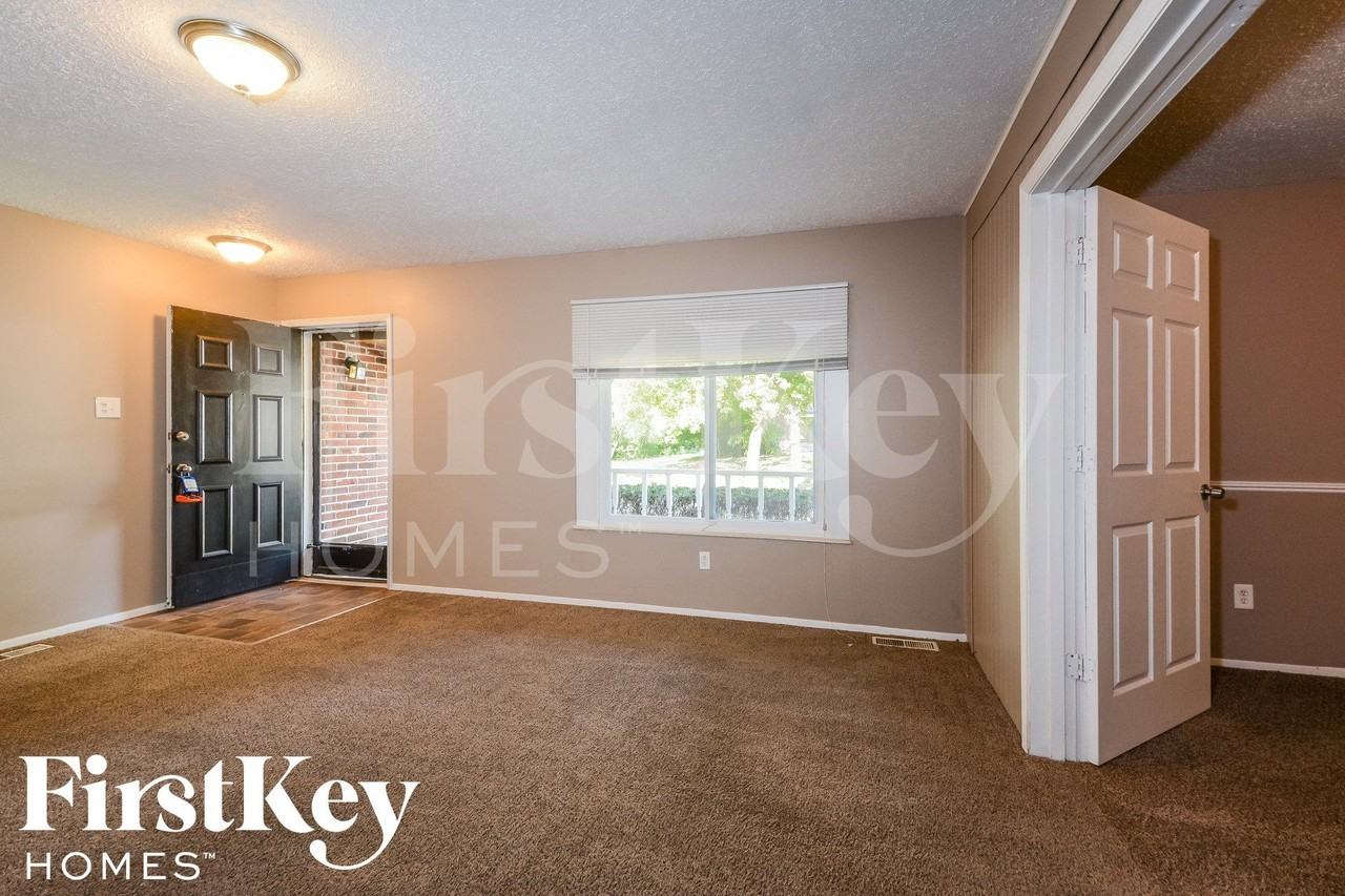 6176 Silver Fox Dr - Photo 3 of 14