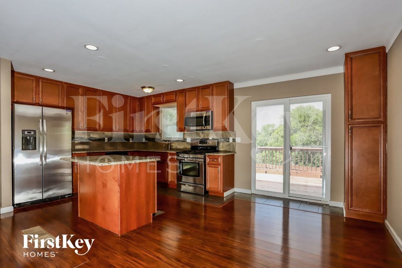 6161 Limbwood Ct - Photo 4 of 15
