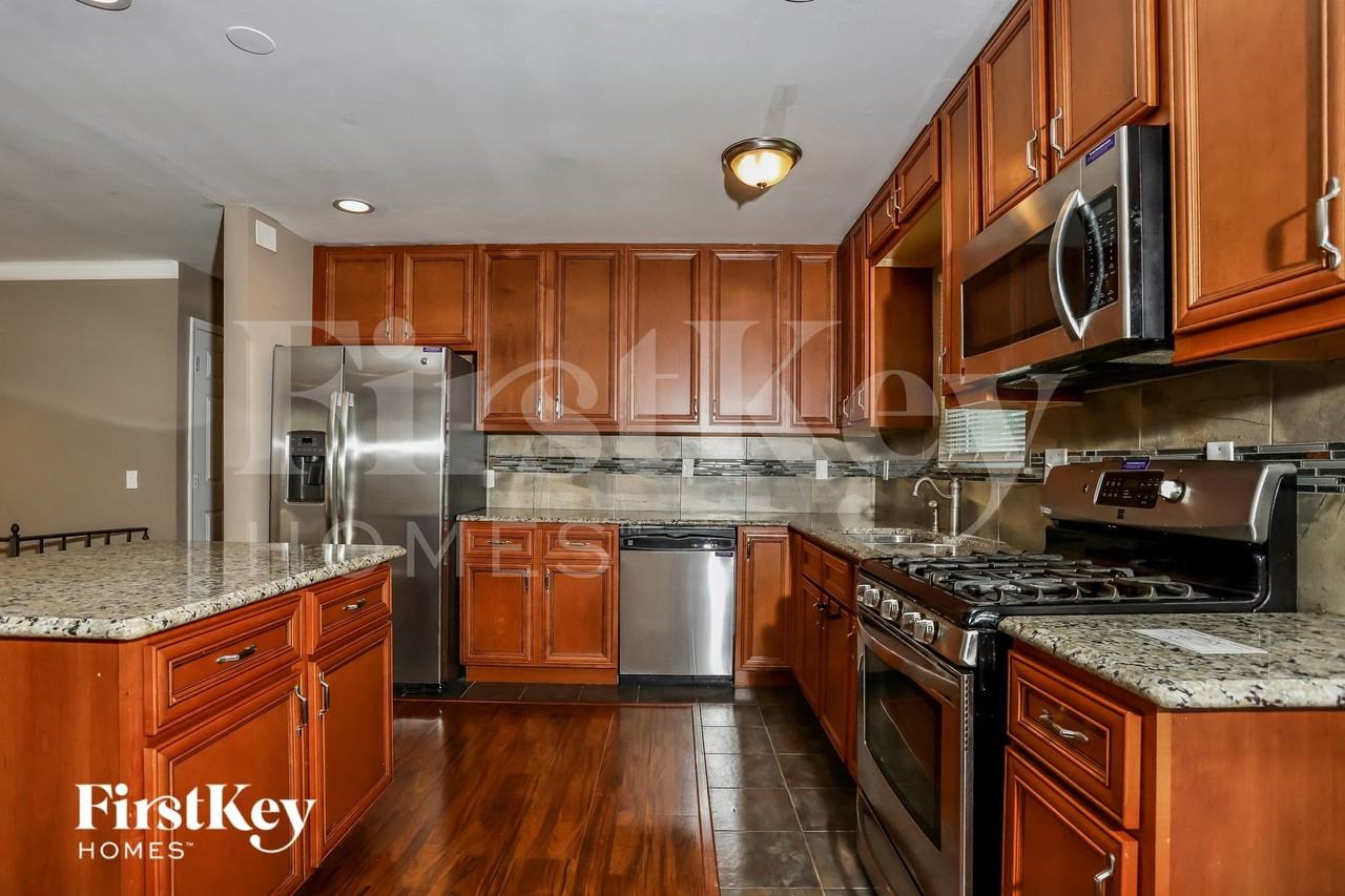 6161 Limbwood Ct - Photo 5 of 15