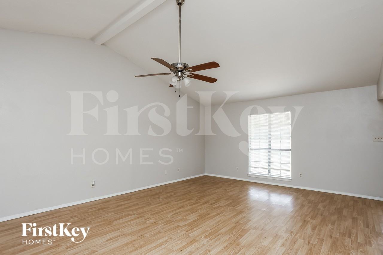 608 Nora Ln - Photo 2 of 16