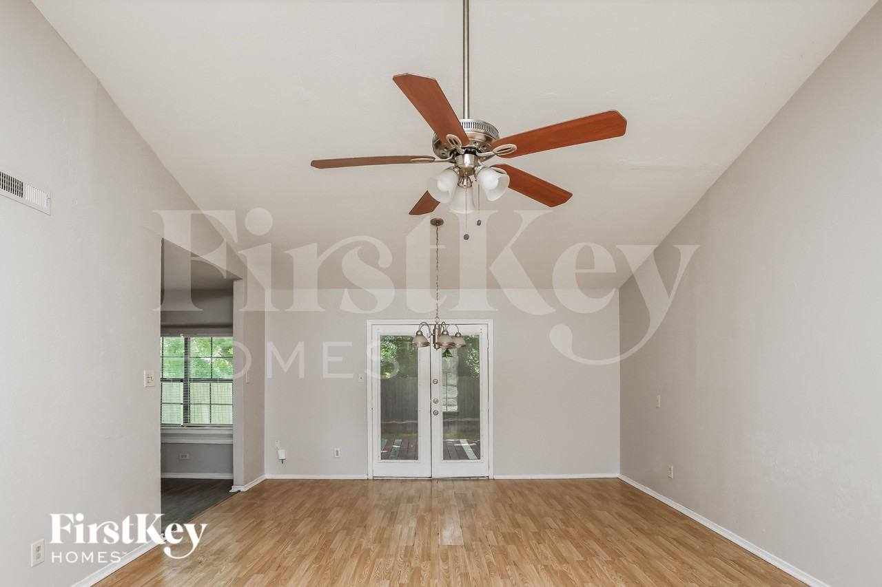608 Nora Ln - Photo 3 of 16