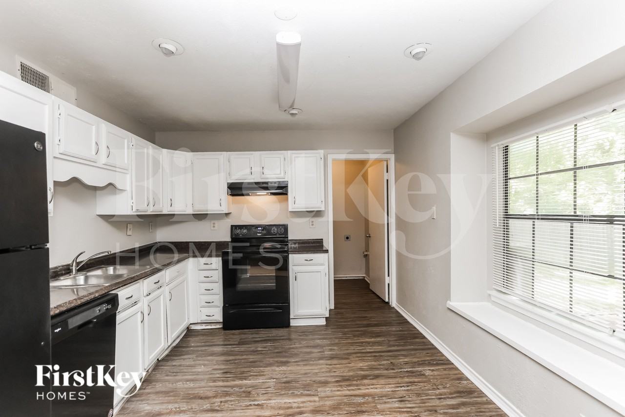 608 Nora Ln - Photo 4 of 16