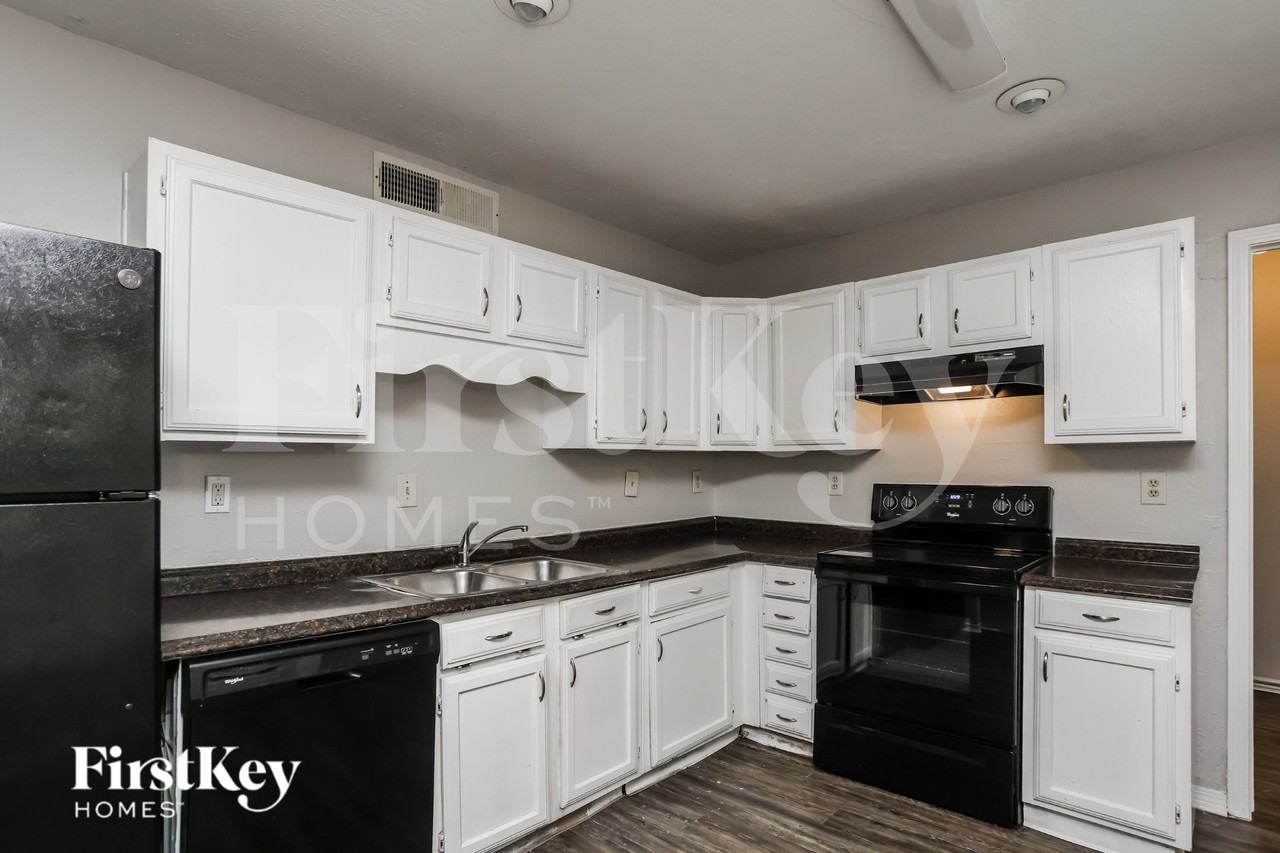608 Nora Ln - Photo 5 of 16