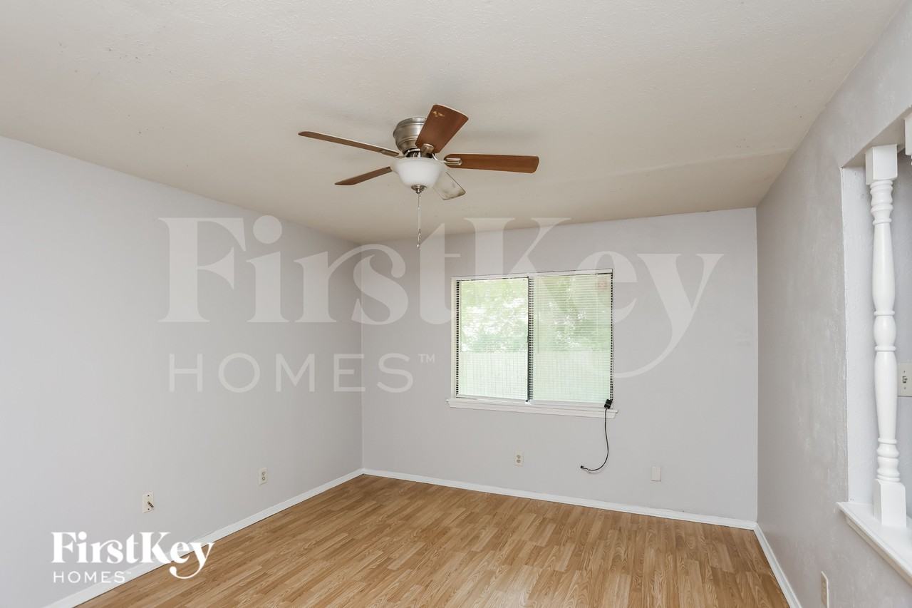 608 Nora Ln - Photo 6 of 16