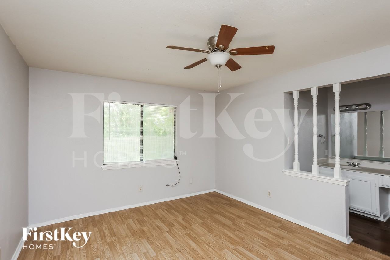 608 Nora Ln - Photo 7 of 16