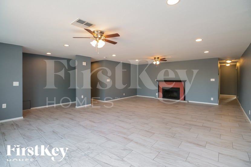 5610 S 20th Ln - Photo 3 of 16