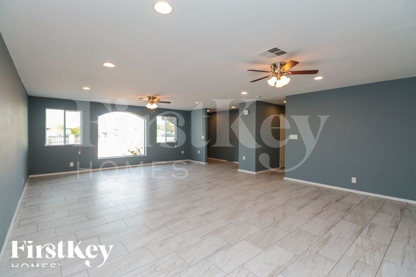 5610 S 20th Ln - Photo 4 of 16