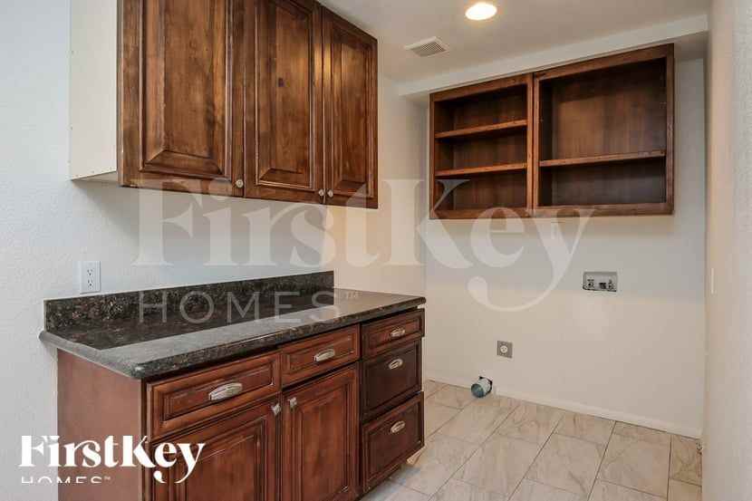 5610 S 20th Ln - Photo 7 of 16