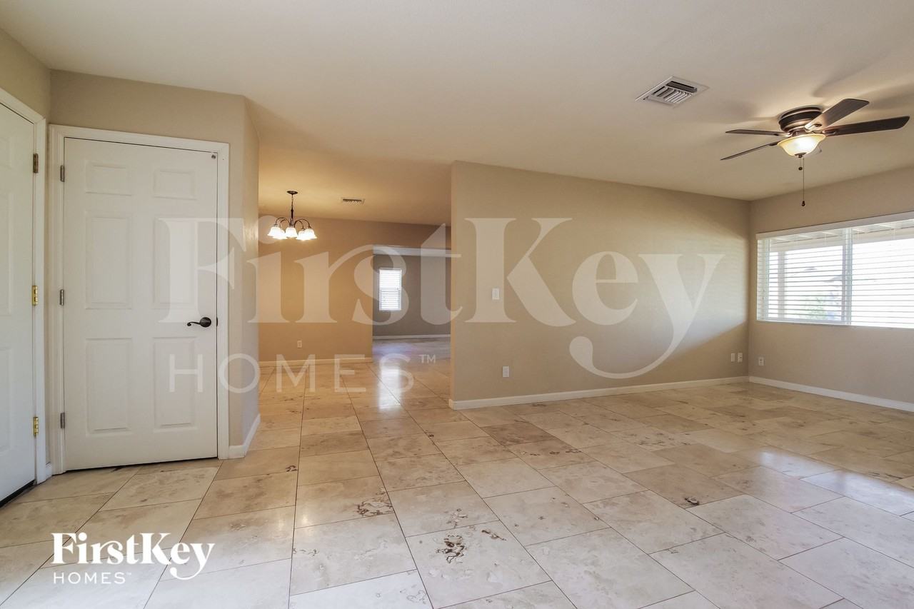 4134 E Campo Bello Dr - Photo 4 of 15