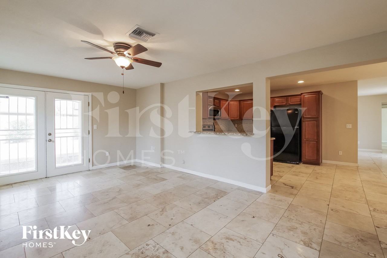 4134 E Campo Bello Dr - Photo 5 of 15