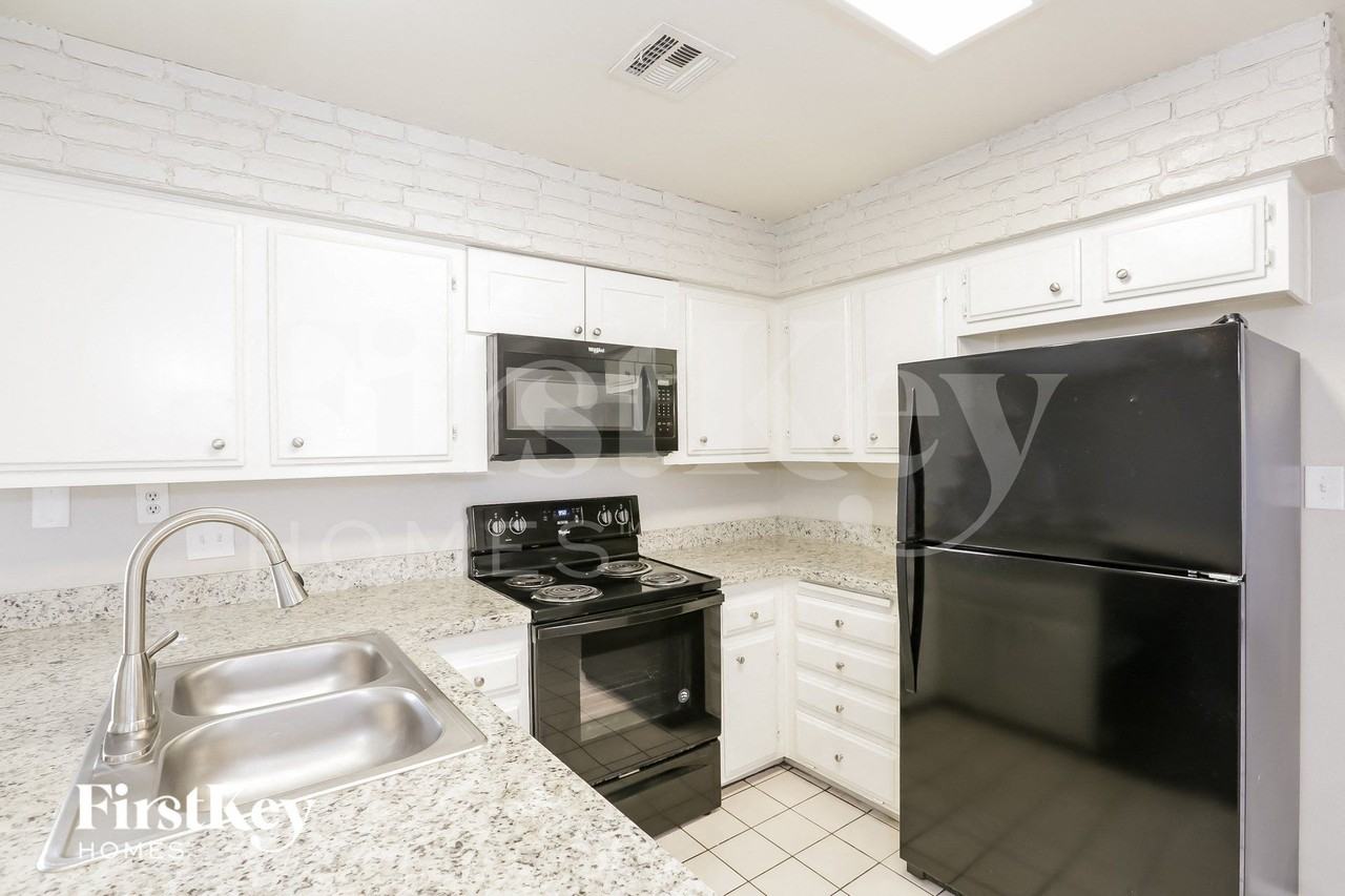 3868 Vista Largo Dr - Photo 5 of 15