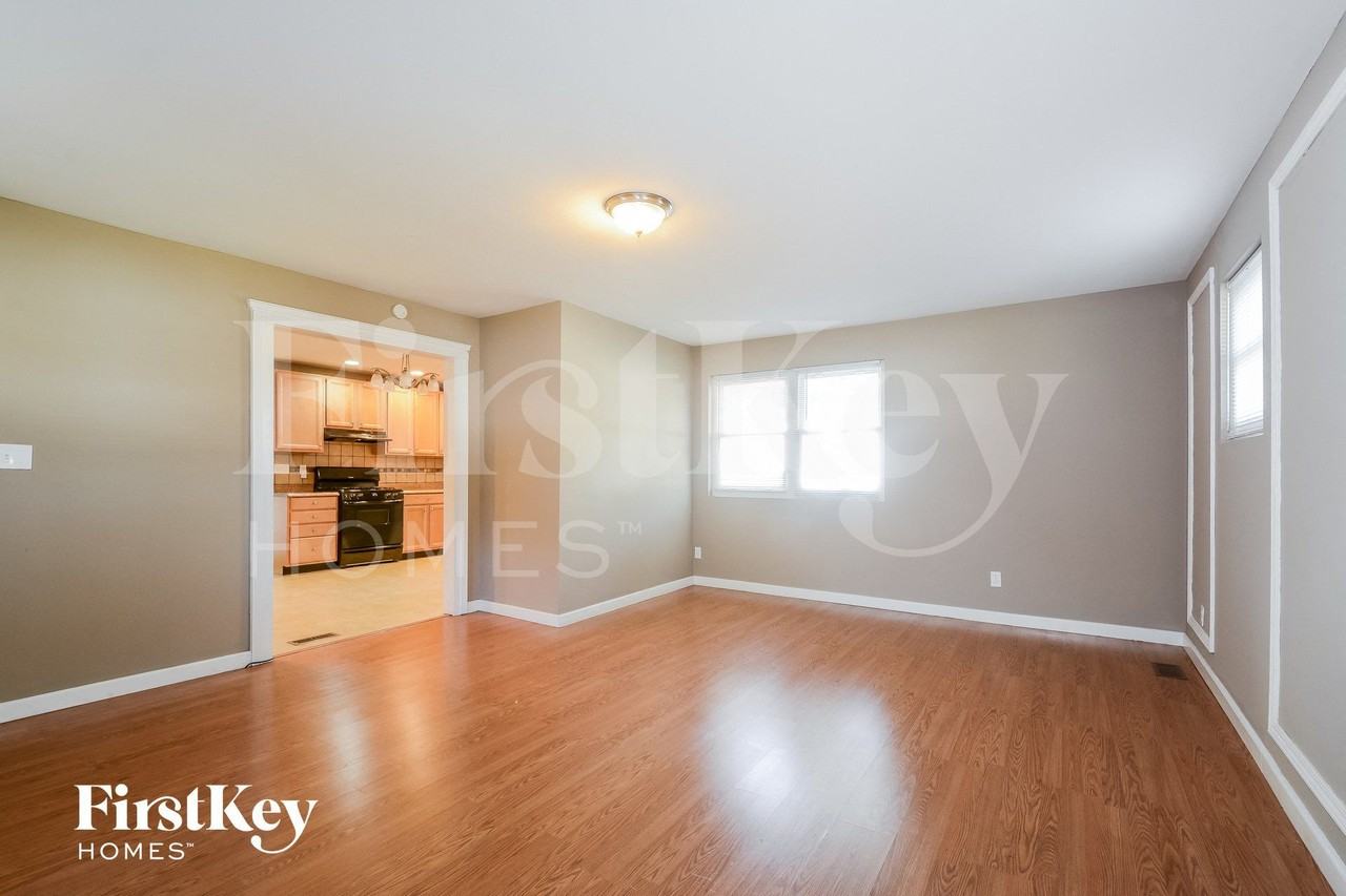 385 Humes Ln - Photo 3 of 14