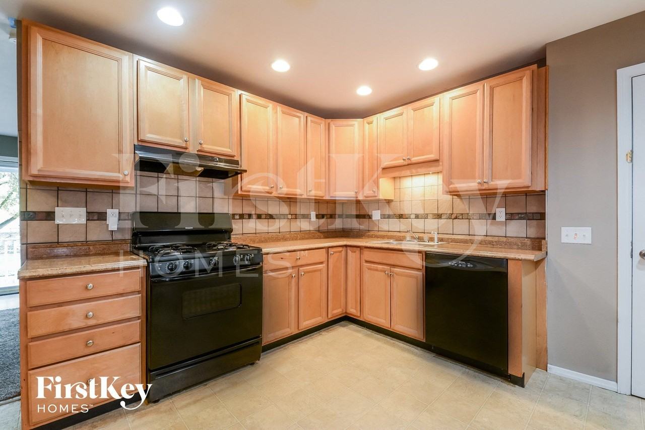 385 Humes Ln - Photo 4 of 14