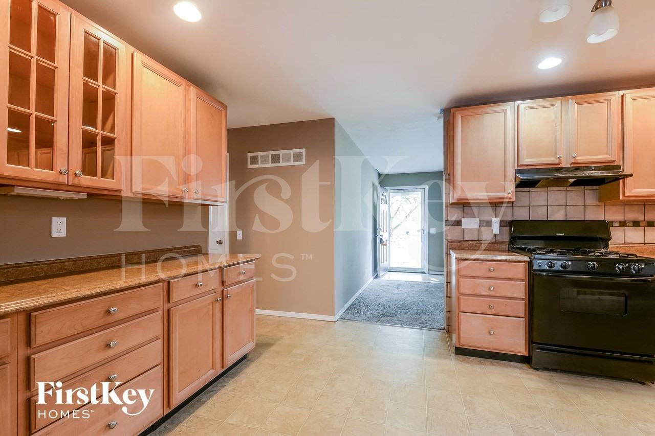 385 Humes Ln - Photo 5 of 14