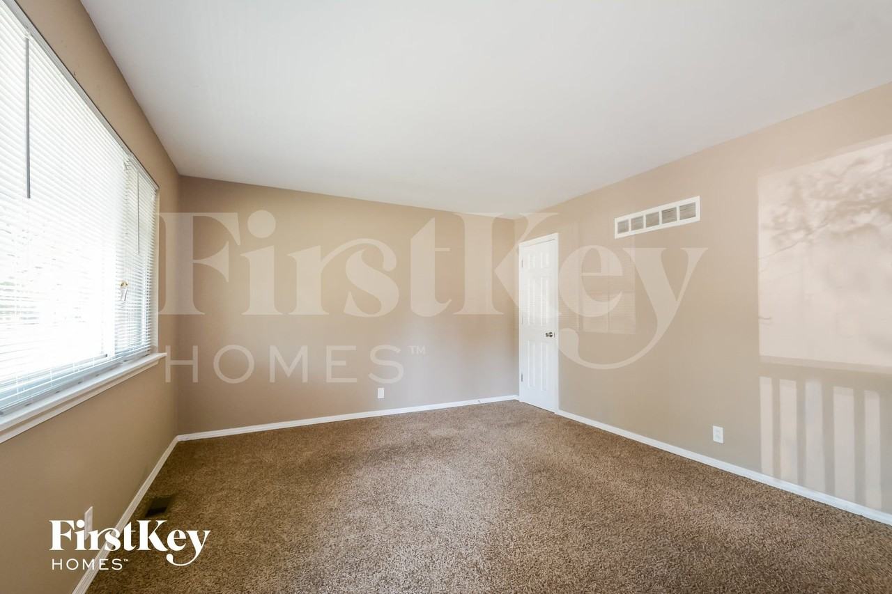 385 Humes Ln - Photo 6 of 14