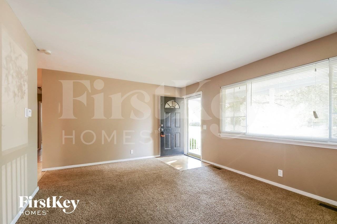 385 Humes Ln - Photo 7 of 14