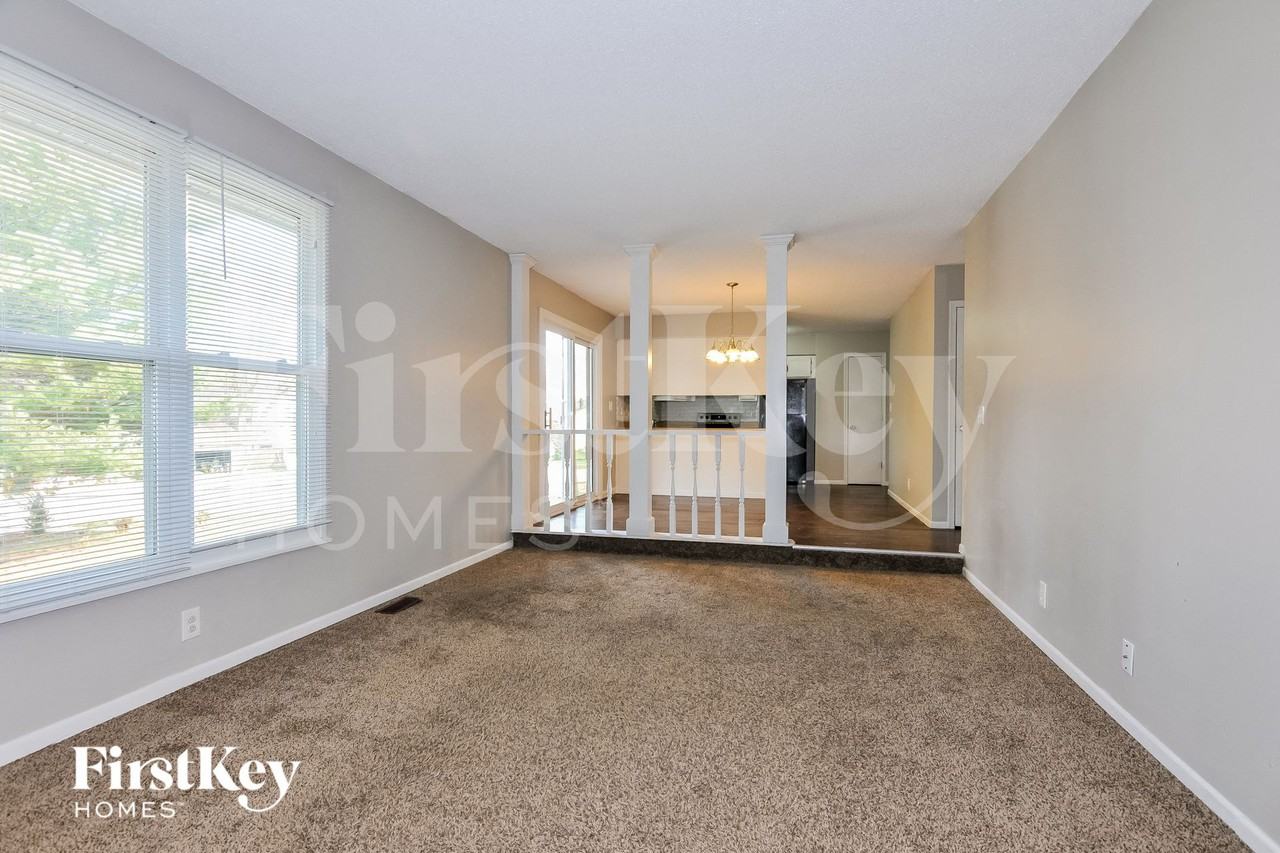 37 Westbrook Dr - Photo 3 of 15