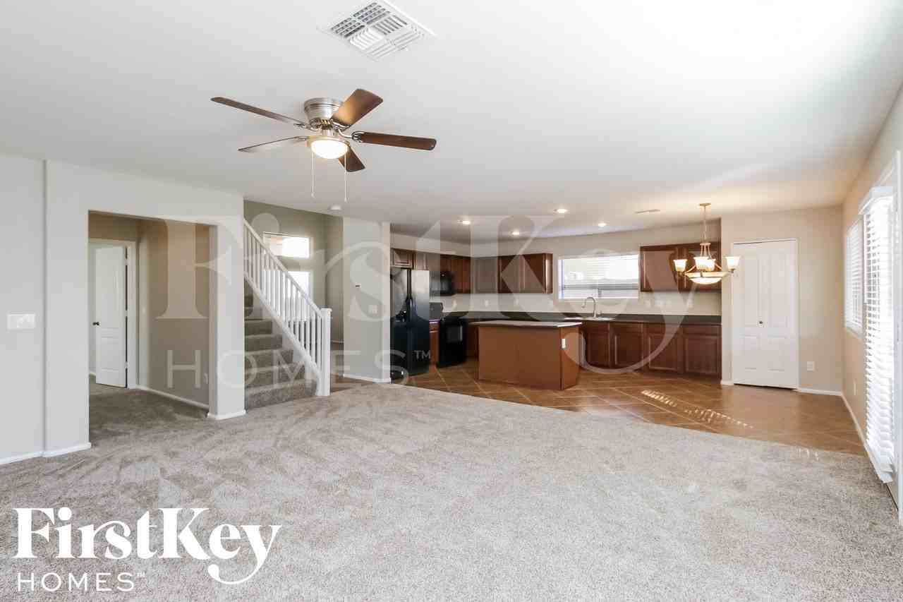 343 W Hereford Dr - Photo 5 of 15