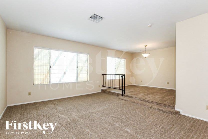 3361 W Phelps Rd - Photo 3 of 17