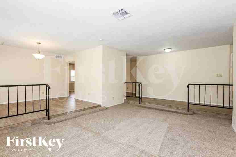 3361 W Phelps Rd - Photo 4 of 17