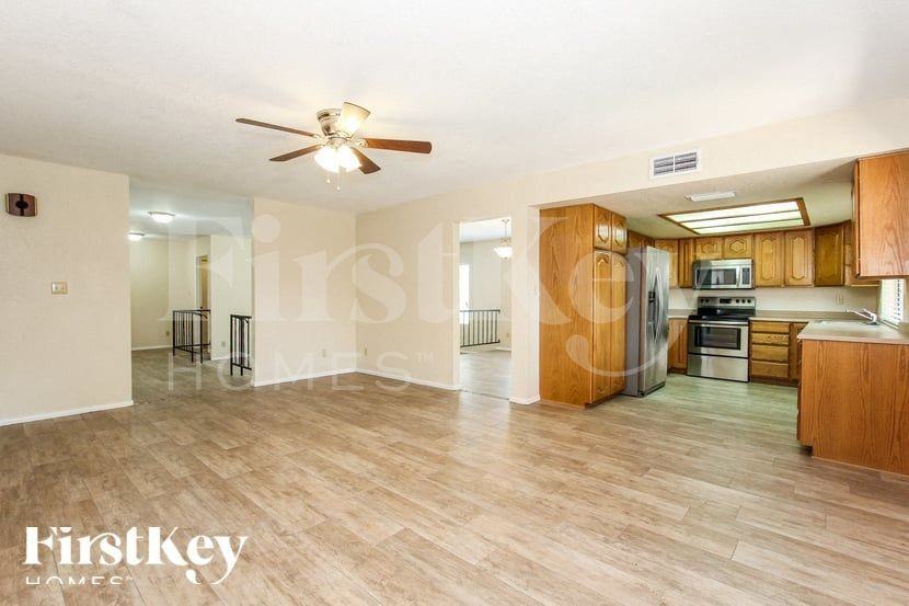 3361 W Phelps Rd - Photo 6 of 17