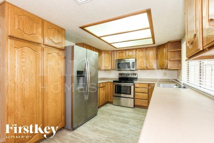 3361 W Phelps Rd - Photo 7 of 17