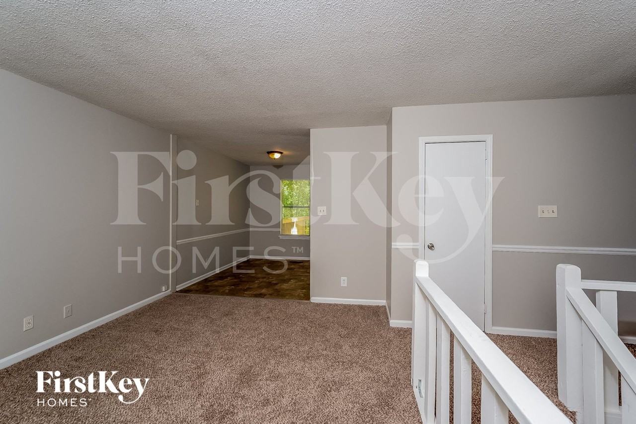 3104 Cobblestone Dr - Photo 2 of 15