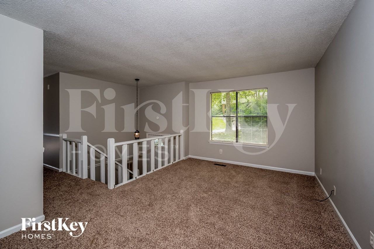 3104 Cobblestone Dr - Photo 3 of 15