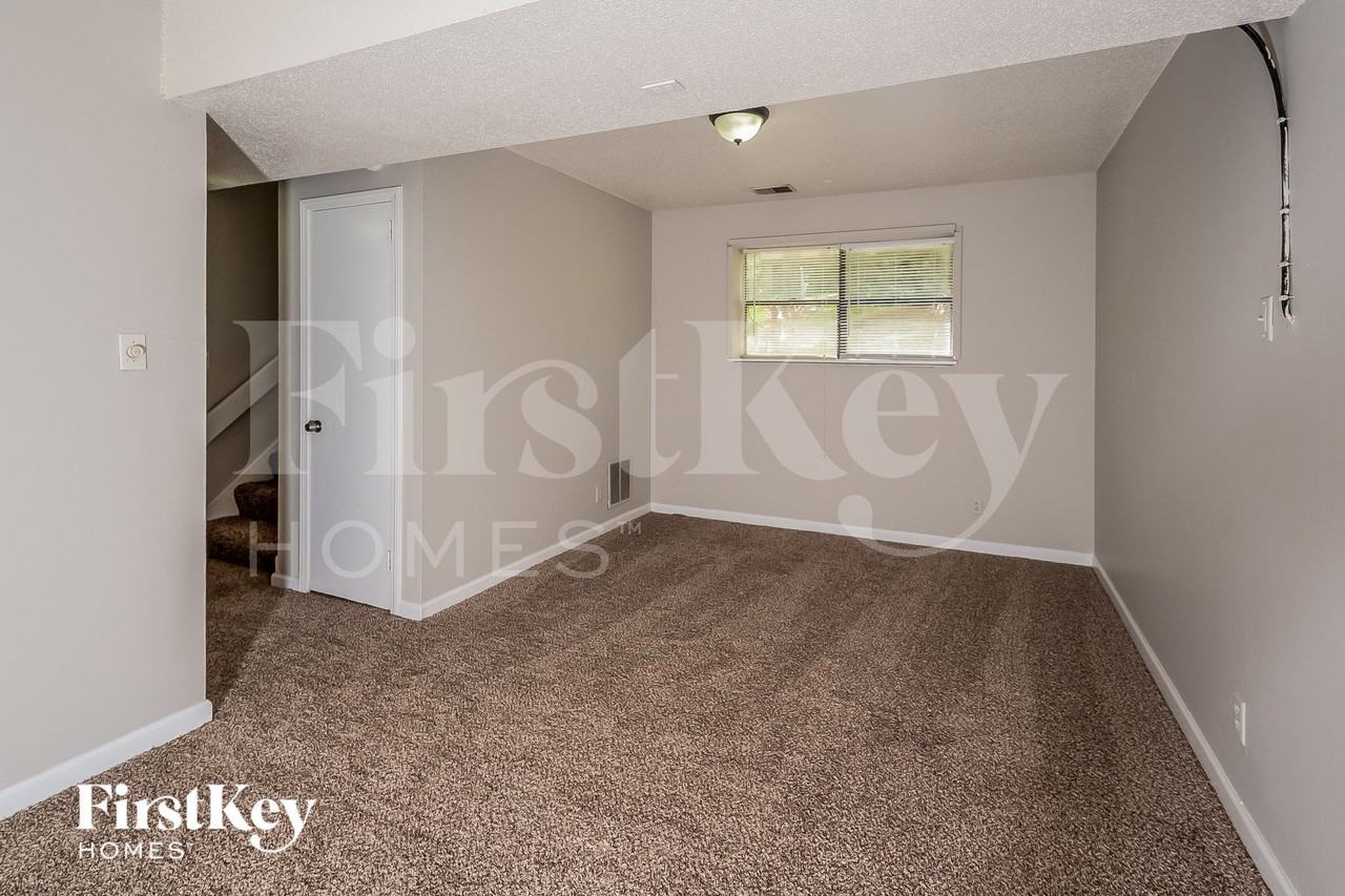 3104 Cobblestone Dr - Photo 4 of 15