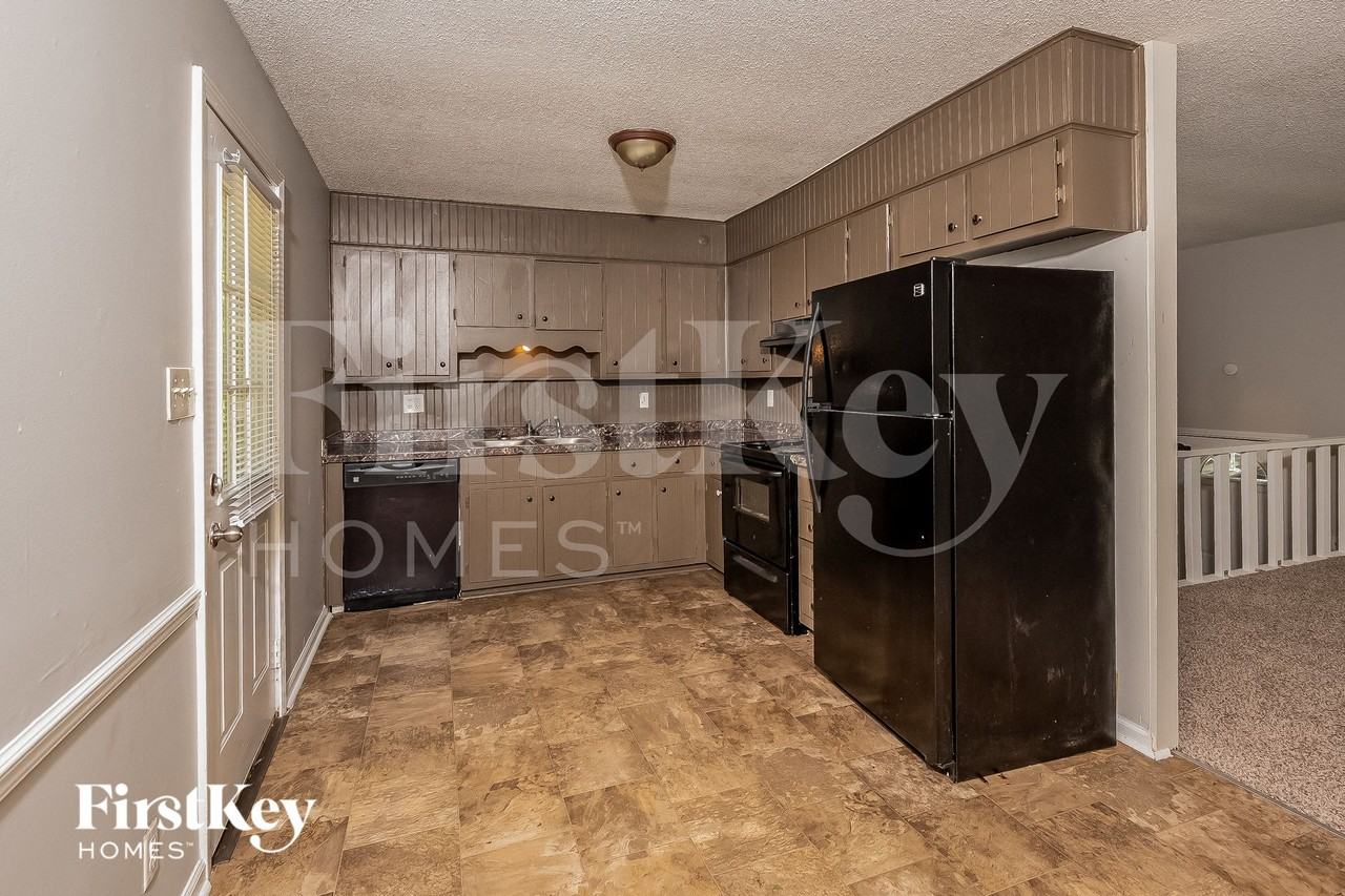 3104 Cobblestone Dr - Photo 5 of 15