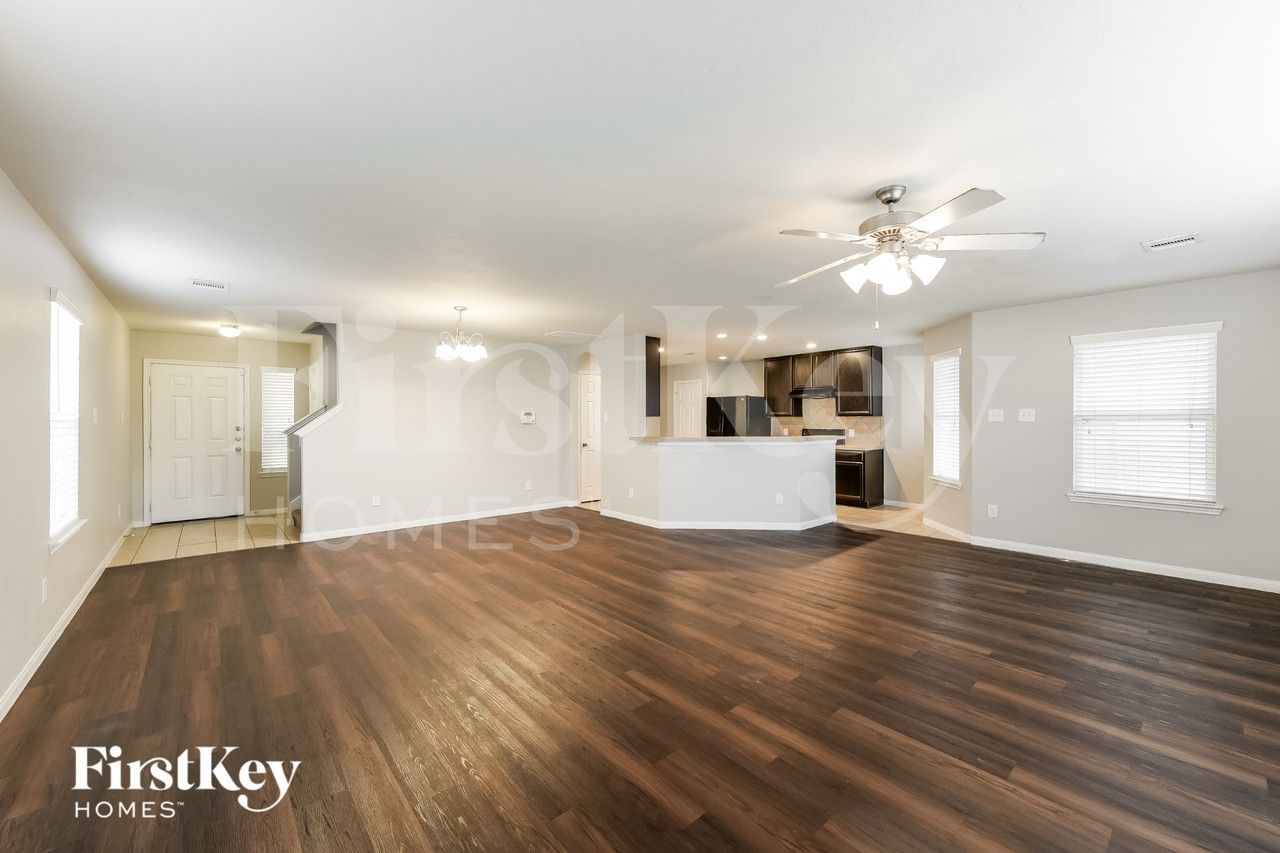 2427 Gianna Way - Photo 3 of 16