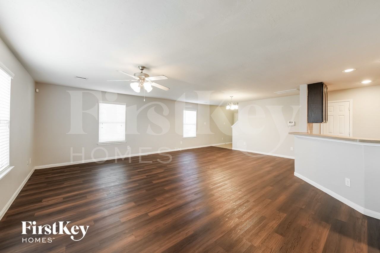 2427 Gianna Way - Photo 4 of 16