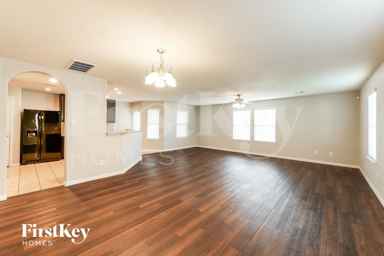 2427 Gianna Way - Photo 5 of 16