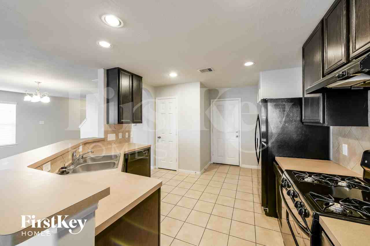 2427 Gianna Way - Photo 6 of 16