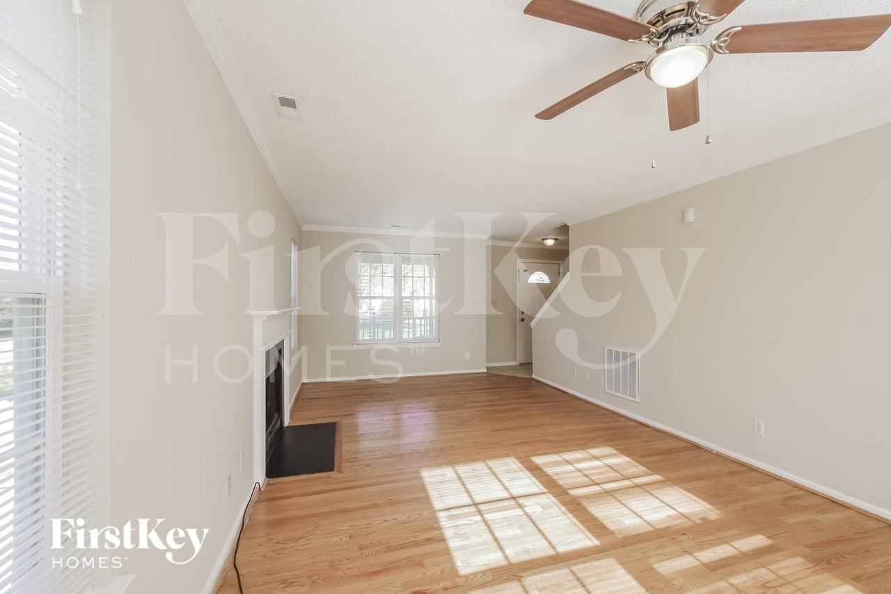 2400 Devon Dr - Photo 3 of 15