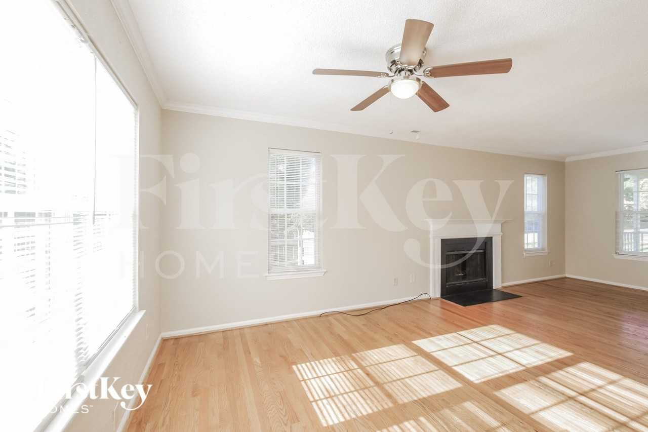 2400 Devon Dr - Photo 4 of 15