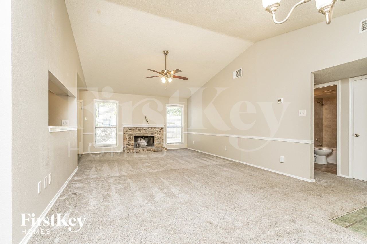 234 Rockwall Pkwy - Photo 2 of 15