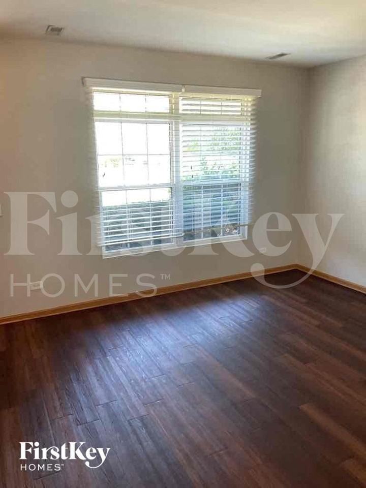 2316 Alden Dr - Photo 2 of 9