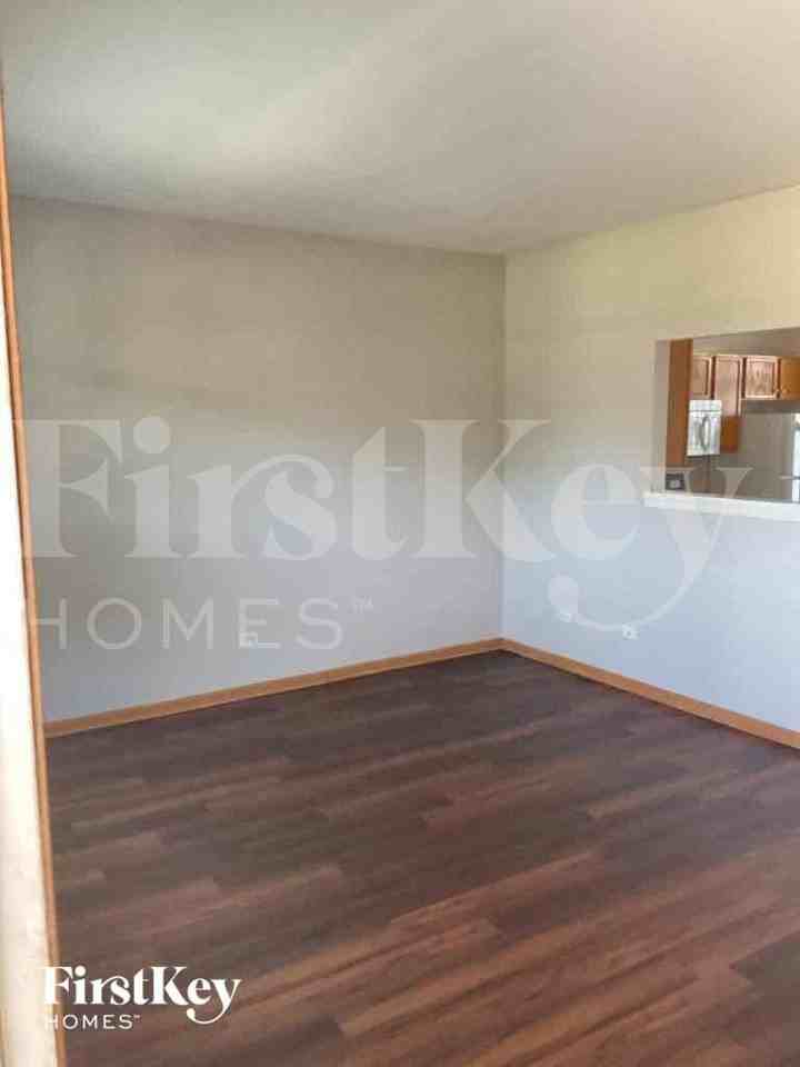 2316 Alden Dr - Photo 3 of 9
