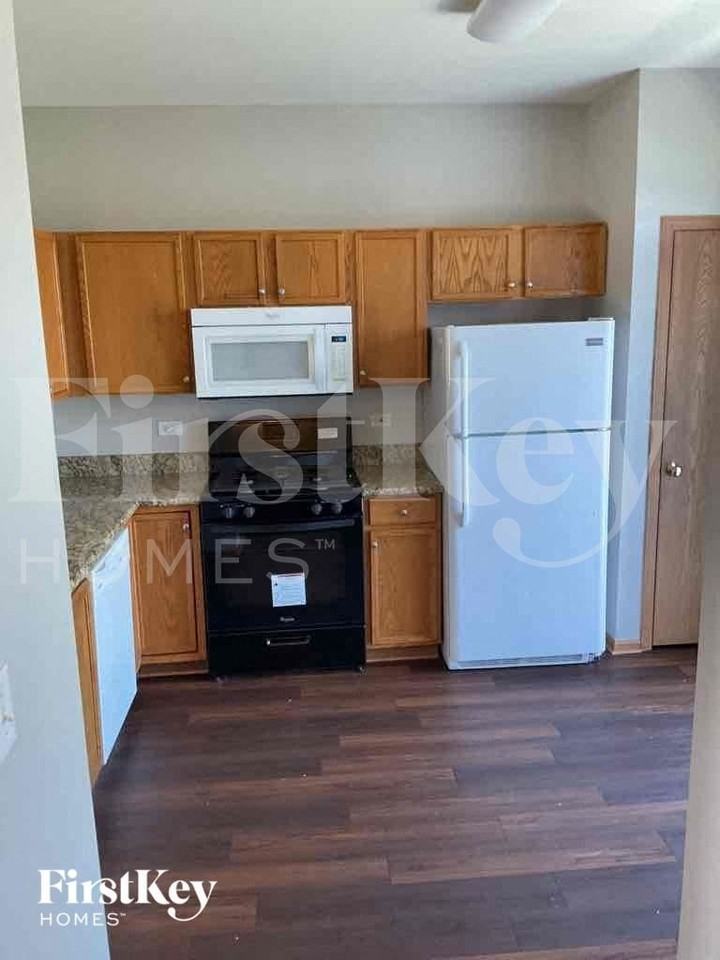 2316 Alden Dr - Photo 4 of 9