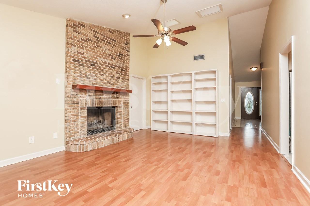 2229 Bluff Oak St - Photo 3 of 15