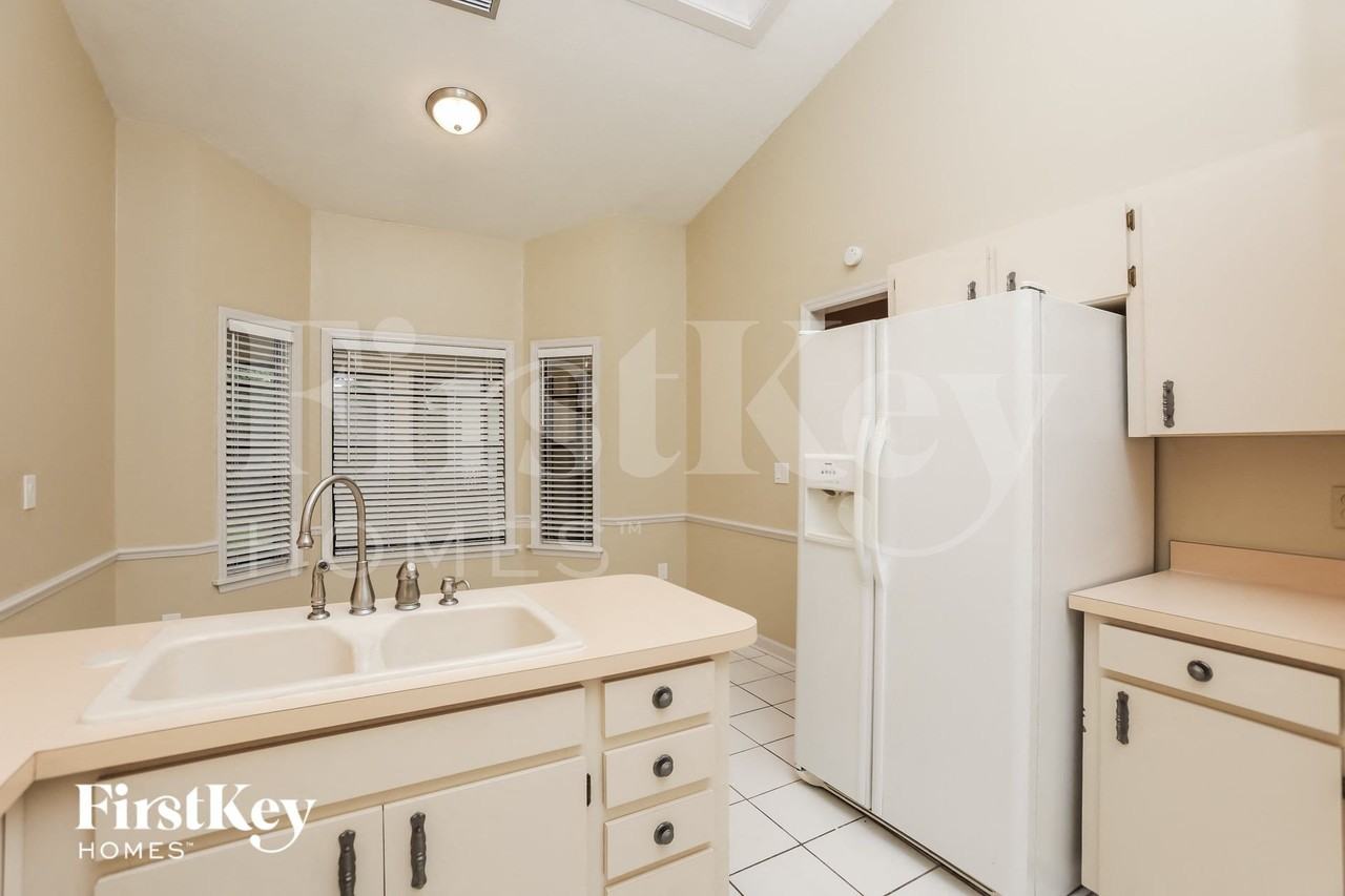 2229 Bluff Oak St - Photo 6 of 15